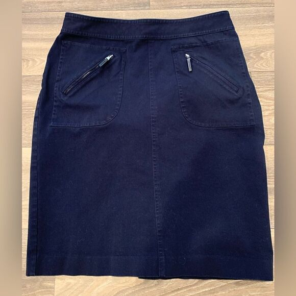 Lauren Ralph Lauren ladies skirt. Size: 8. Navy blue with 2 zippered pockets. - Picture 1 of 4